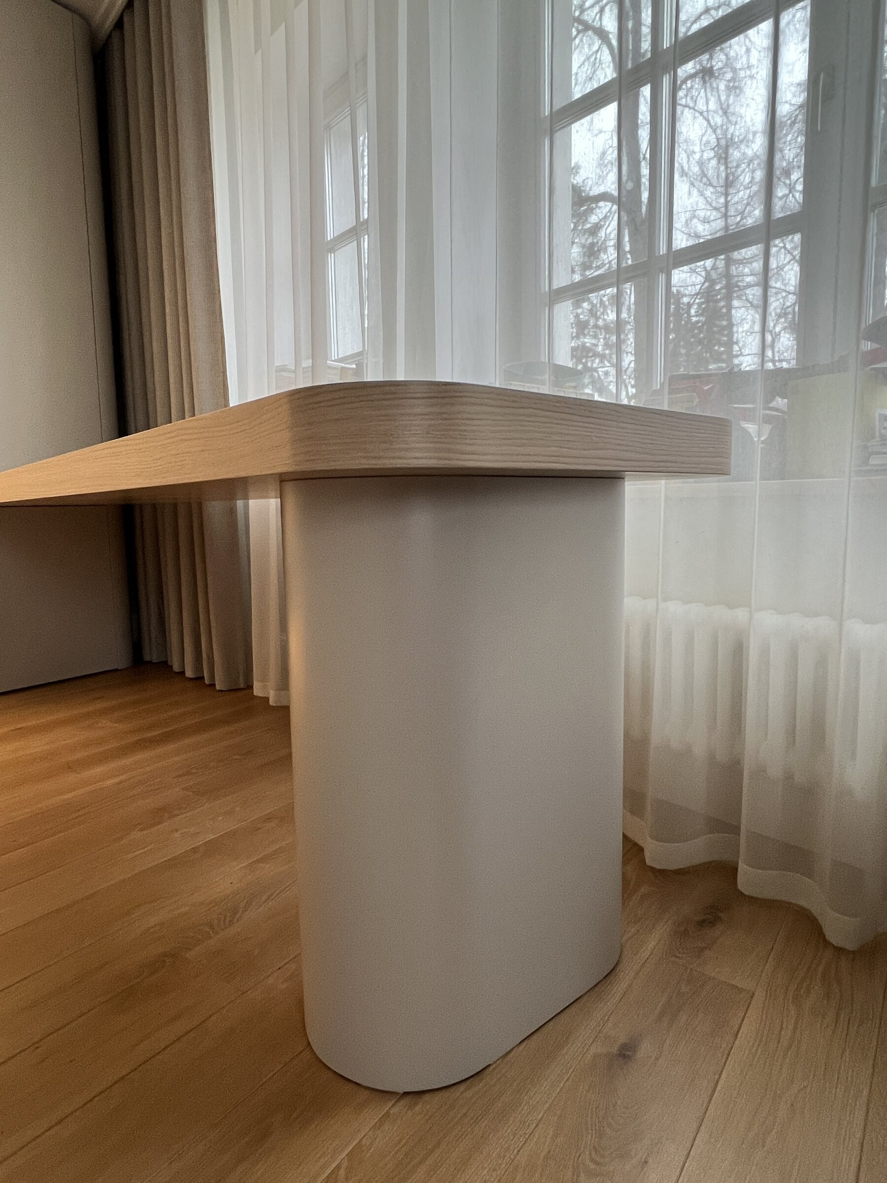 Bespoke desk edge and rounded support detail